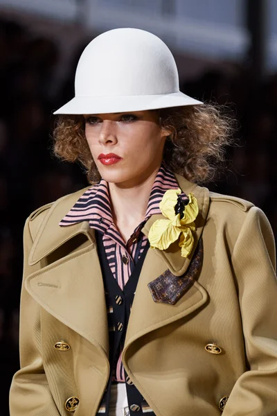 Look 32